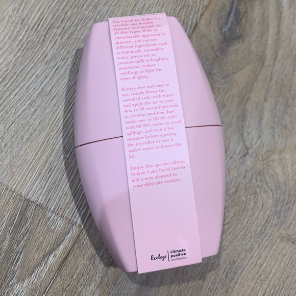 Revolve x SLNY Cryo-Facial Tool - Picture 5 of 6